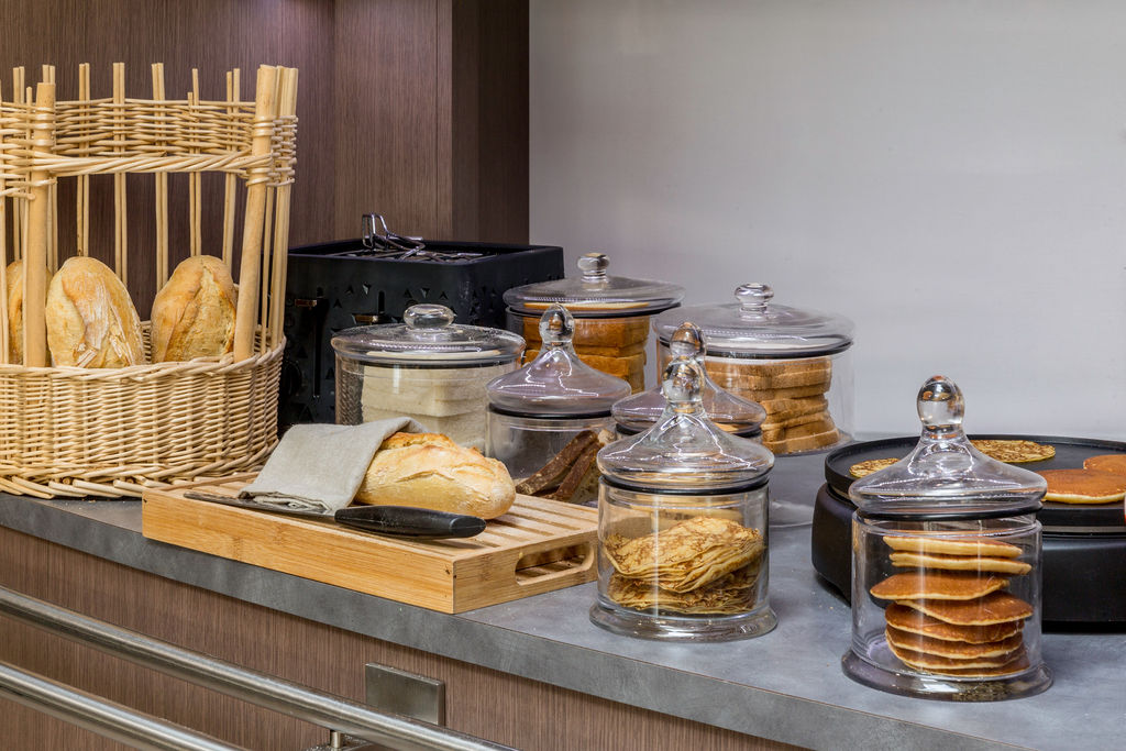 petit dejeuner sure hotel